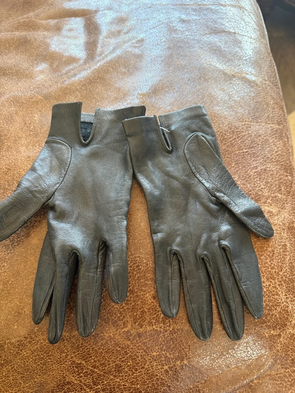 Vintage leather gloves black